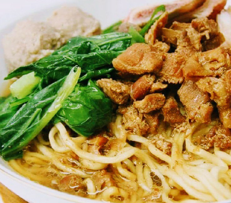 Mie Ayam Bakso (Noodle Soup topped with Diced Chicken & Meatballs ...